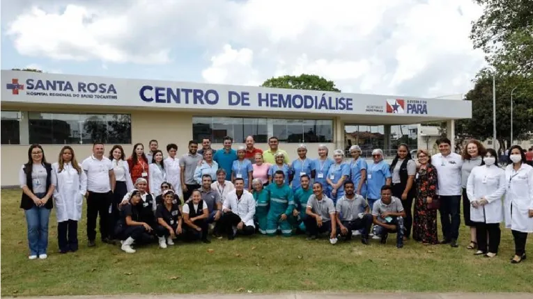 Equipe do Centro de Hemodiálise no Hospital Regional Santa Rosa comemoram nova ala