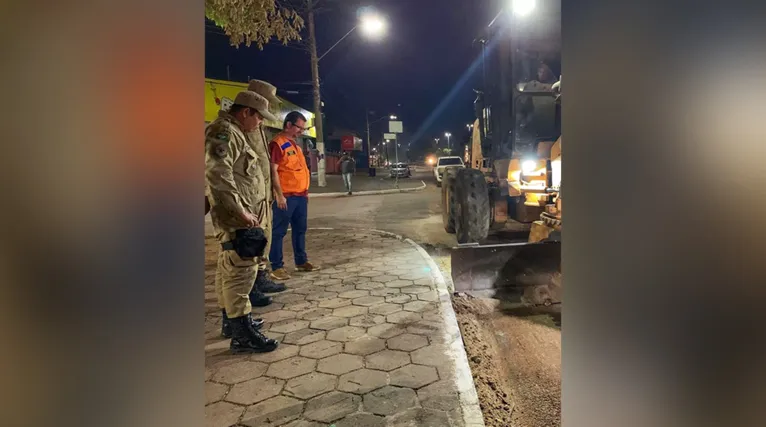 O trânsito foi liberado por volta das 19 hs