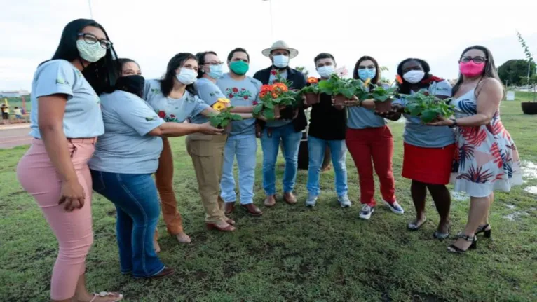 Projeto FloreSer capacita muheres do município para a produção de flores.