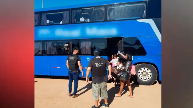 Momento em que o ônibus foi parado para abordagem