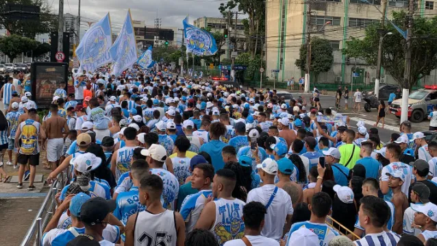 Antes da partida contra o Volta Redonda, bicolores tomaram a avenida Almirante Barroso em uma caminhada