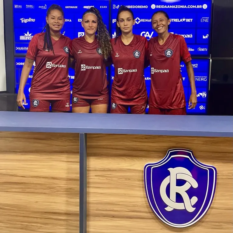 Leticia Pantoja, Lora Soure, Thaisinha e Milena, que estavam na ESMAC, se apresentam ao Clube do Remo