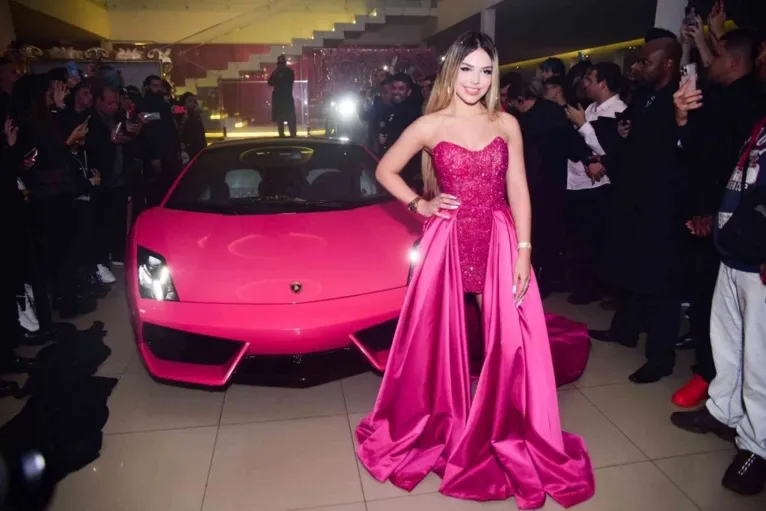 Melody ataca Anitta após compra de carro de luxo: "invejosa"