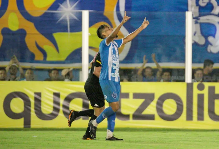 José Aldo fez um golaço