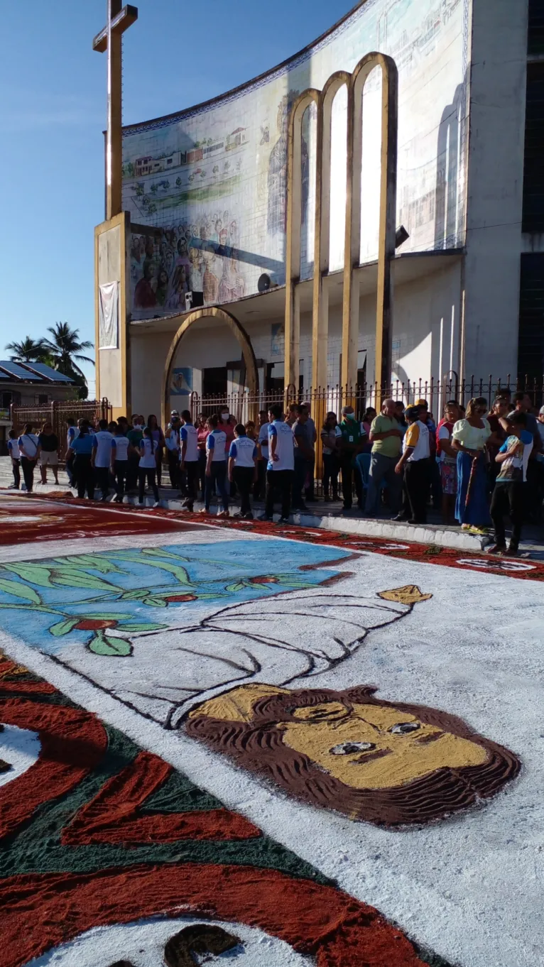 Peça traz elementos bíblicos e símbolos de Jesus Cristo na Eucarístia