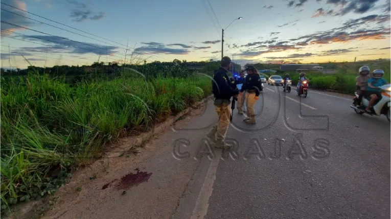 Policiais rodoviários federais estiveram no local coletando informações sobre o acidente