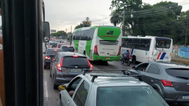 Interdição na BR-316 causa congestionamento em Benevides