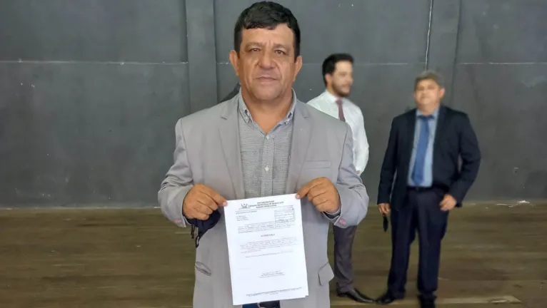 A Justiça determinou o bloqueio de bens do vereador Cacaia Rabelo (PL) suspeito de desviar recursos da Câmara Municipal de Maracanã. ele está preso