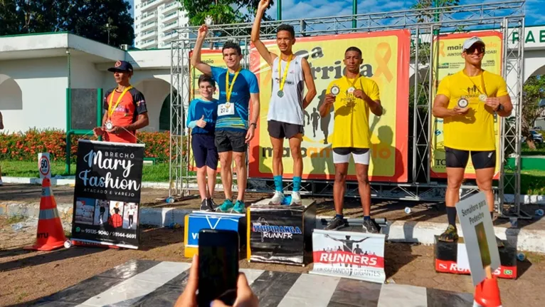 Pódio com os vencedores da categoria masculina