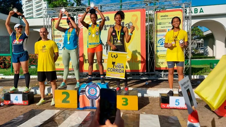 Pódio com as vencedoras da categoria feminina