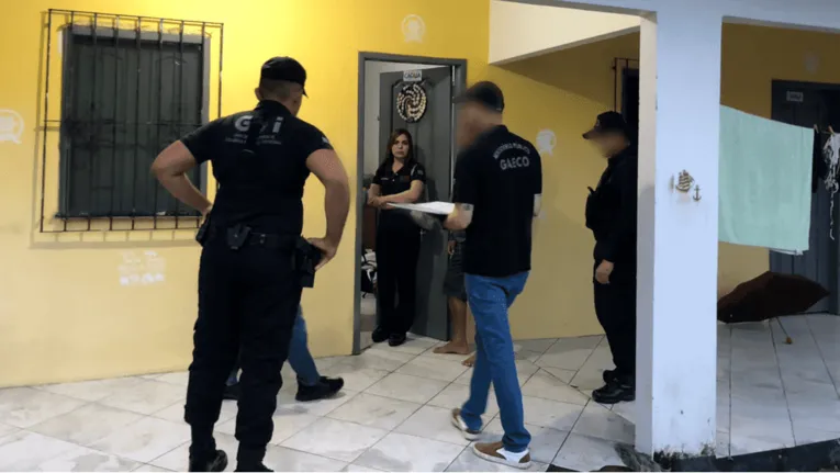 Agentes estiveram na pousada do vereador