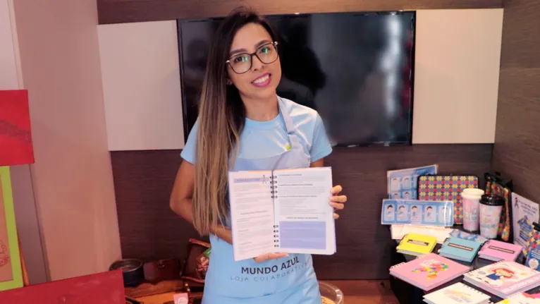 Laryssa Souza viu no empreender, uma alternativa para conciliar geração de renda e cuidados com a filha autista.