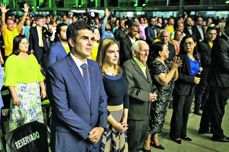 Acompanhado da primeira-dama, Daniela Barbalho, o governador Helder mais uma vez esteve presente em um evento da Assembleia de Deus na capital paraense