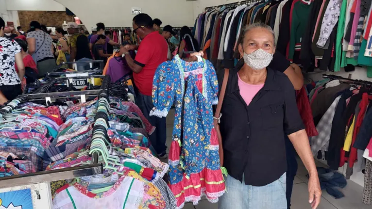 Nazaré organizou uma festa com temática junina para o aniversário da neta