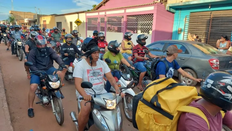 Profissionais prestaram homenagens a colega de profissão e cobraram que a justiça seja feita.