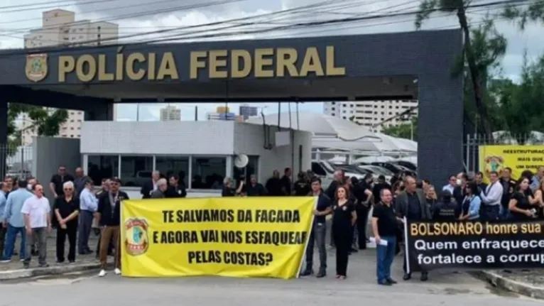 No Ceará, policiais federais se manifestaram em frente a sede da superintendência.