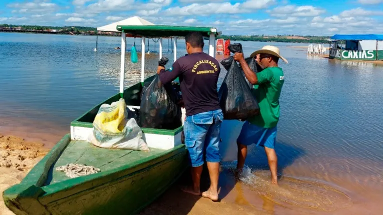 Mutirão contou com a participação de agentes da DEA, agentes do projeto Garis dos Rios e voluntários