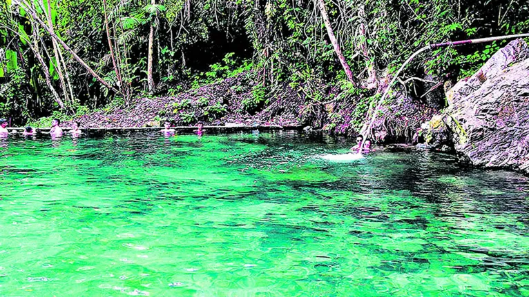 Um santuário que guarda uma piscina de águas termais