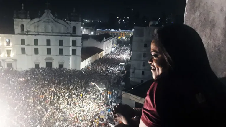 Tati celebridade quer cantar para o mundo