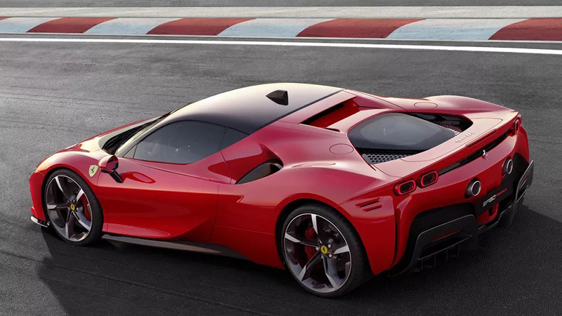 Ferrari recarregável na tomada chega ao Brasil esse ano