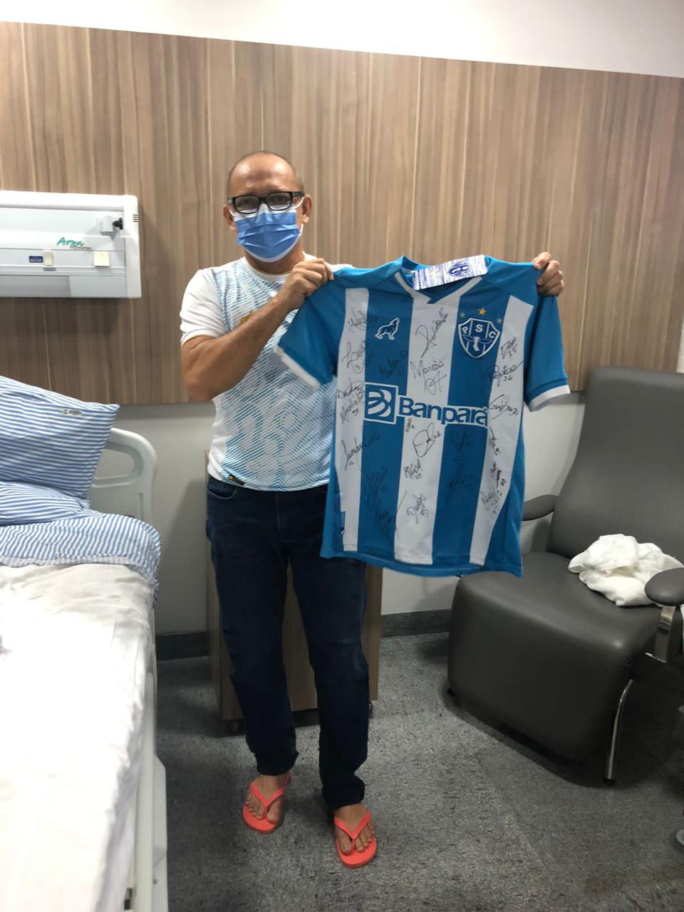 Paciente ganhou camisa autografada pelo elenco do Paysandu