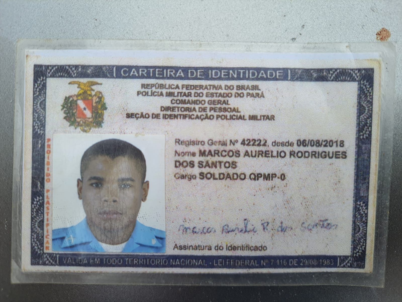 O policial foi identificado como Marcos Aurélio Rodrigues dos Santos, de 31 anos.