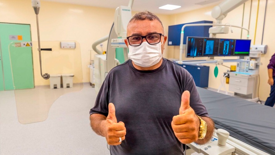 Nélio Moraes de Souza, mototaxista, é um dos primeiros pacientes a ser atendidos pelo setor: "não vou precisar sair da minha cidade"
