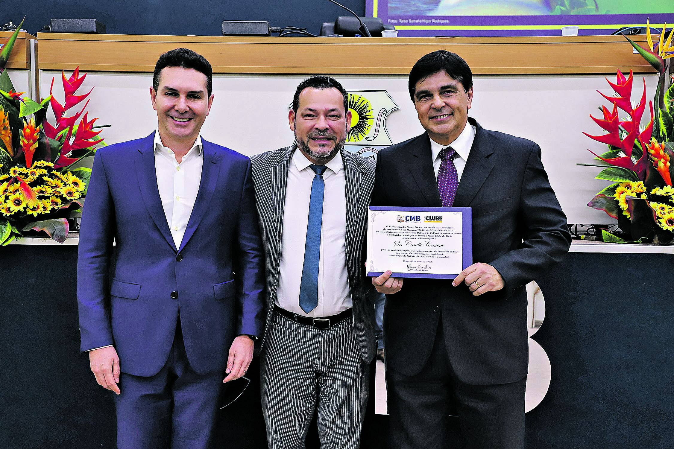 A homenagem foi feita pelo vereador Mauro Freitas, que recebeu Jader Filho e Camilo Centeno na CMB