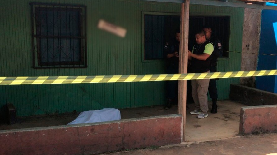 Polícia Científica esteve no local fazendo levantamento do local de crime