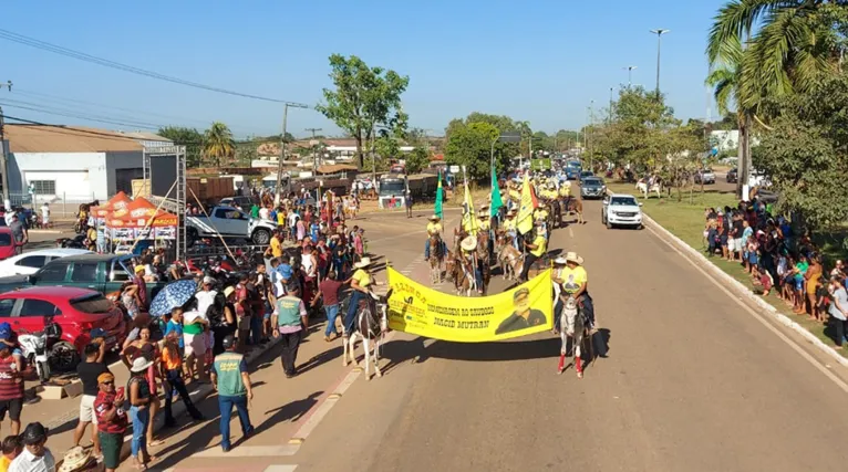 A cavalgada sai pela rodovia Transamazônica até o parque de Exposições em pouco mais de 10 quilômetros