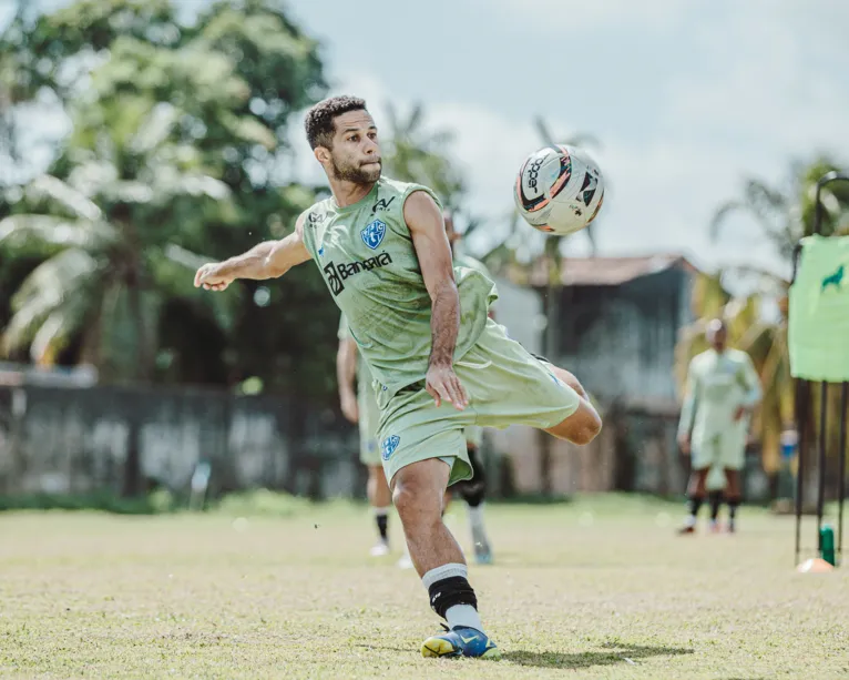 Serginho ficou fora do jogo contra o Altos por conta de uma lesão