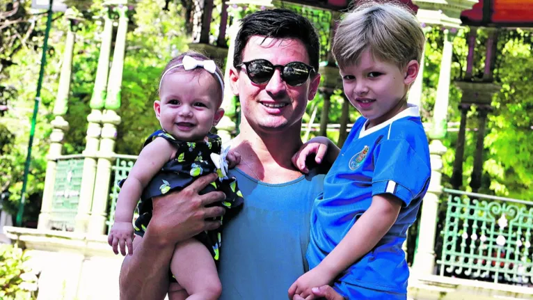 Rafael Radig com Clara e David