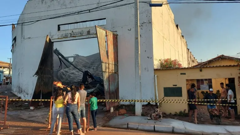 Nesta segunda-feira (8) o cenário no local era de guerra