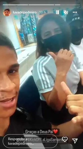 Luva de Pedreiro festeja 1ª viagem internacional com os pais