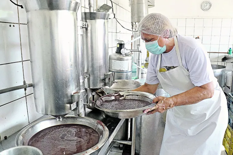 Valquíria aprendeu o ofício de batedora observando como o produto era feito