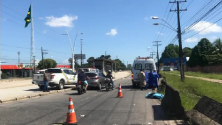 Rapaz em motocicleta morre em acidente na Avenida Augusto Montenegro