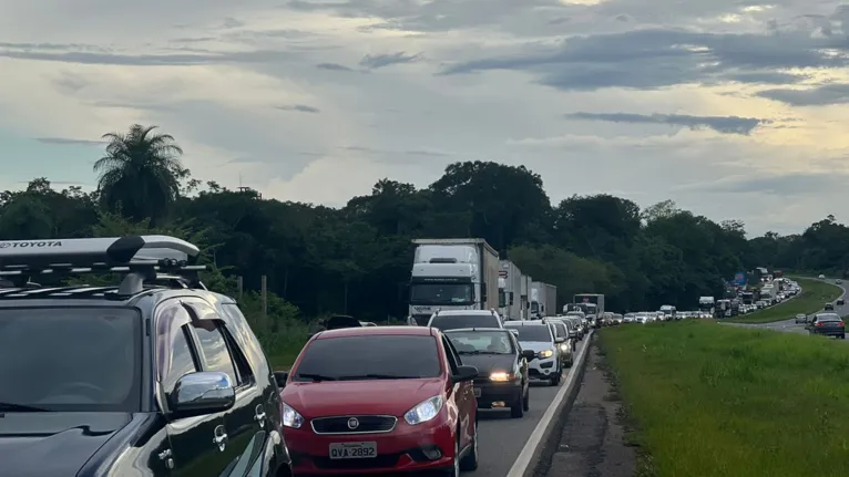 No trecho Castanhal - Americano, a fila é quilométrica.