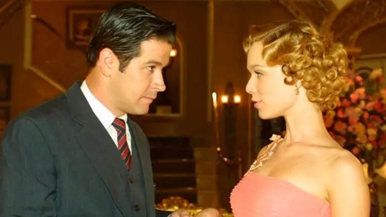 Murilo Benício e Mariana Ximenes são os protagonistas de Chocolate com Pimenta (2003)