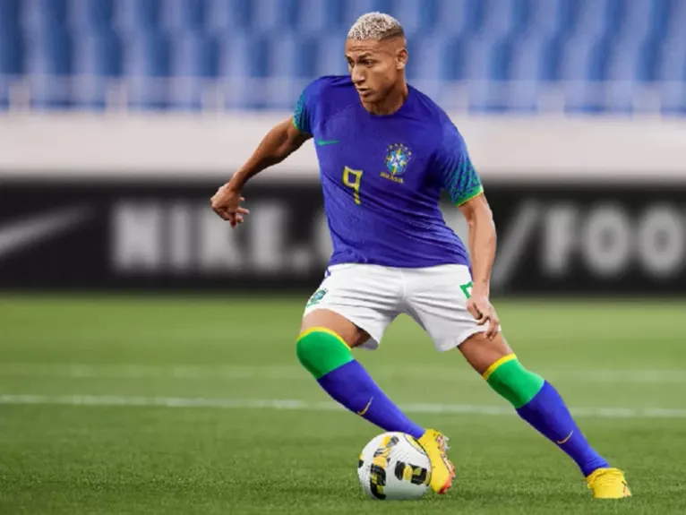 CBF apresenta novas camisas da seleção para a Copa do Mundo