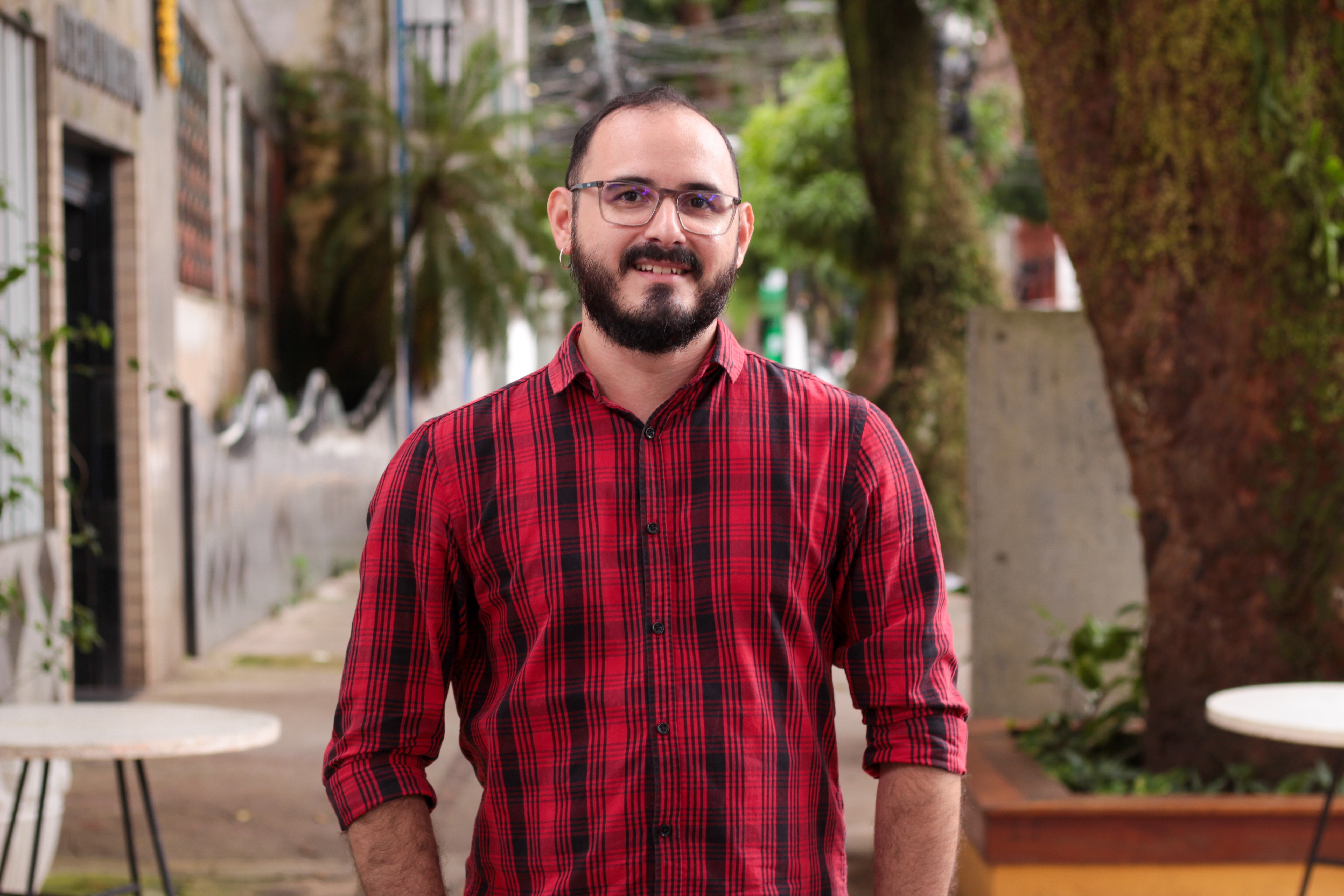Além de coordenador de conteúdo do DOL, Enderson Oliveira é professor e doutorando em Antropologia