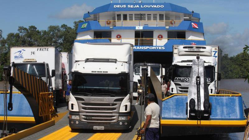 O Ferry Boat Henvil I tem capacidade para transportar 140 veículos.