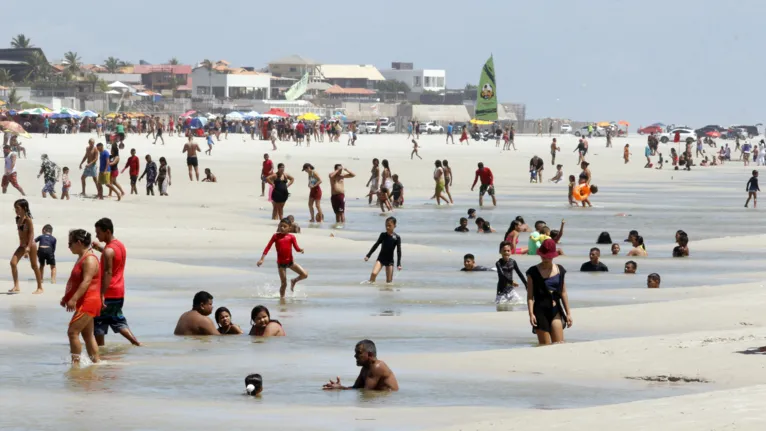 Leis tombam as praias do Atalaia e Corvinas, em Salinópolis