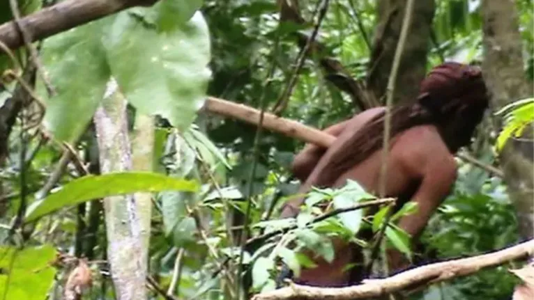 Índio Tanaru, ou Índio do Buraco, vivia isolado em Rondônia