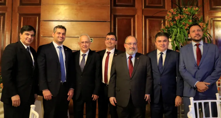 O promotor militar Armando Brasil, o procurador Geral de Justiça César Mattar Jr., Camilo Centeno (vice-presidente da RBA), Arthur Tourinho e Alexandre Tourinho.