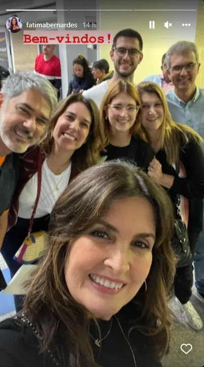 Fátima Bernardes posa com William Bonner e a mulher, Natasha Dantas