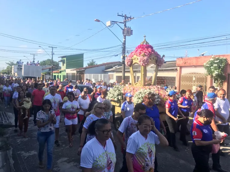 População acompanha a imagem de NS do Bom Remédio