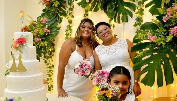 Beatriz e Letícia são uma família há sete anos e agora casadas