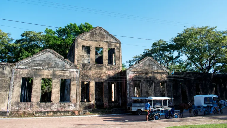 Ruínas do Educandário na Ilha de Cotijuba