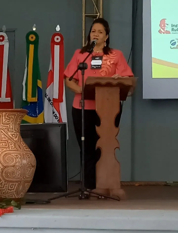 Conselheira Lourdes Lima, presidente do TCE-PA, durante a abertura do evento.