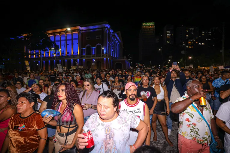 Zeca Camargo participa do renascimento da Festa da Chiquita